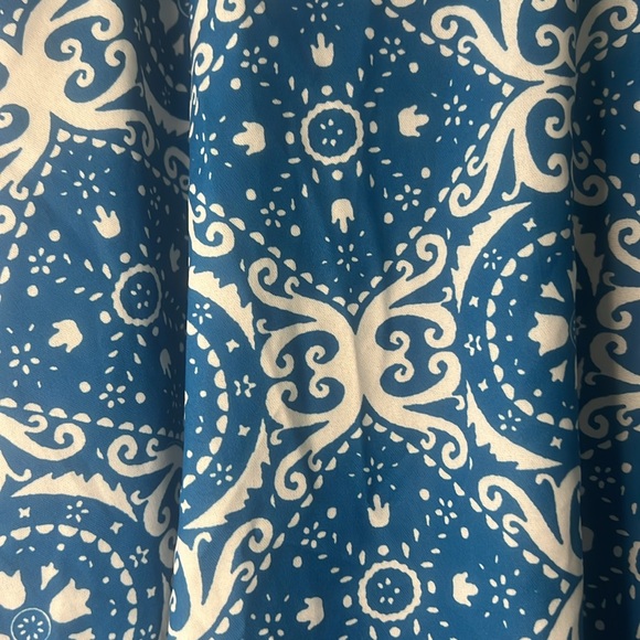 Adjustable strap Tank Top - Picture 2 of 3